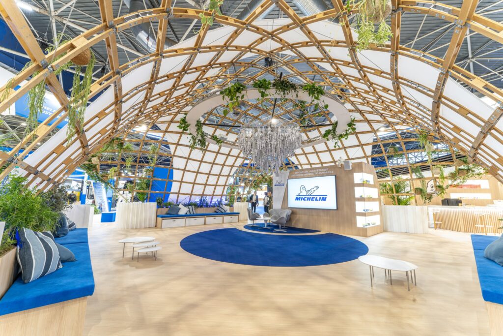 Pop up ephémere pour Michelin : conception 100% personnalisée par R2 Agencement